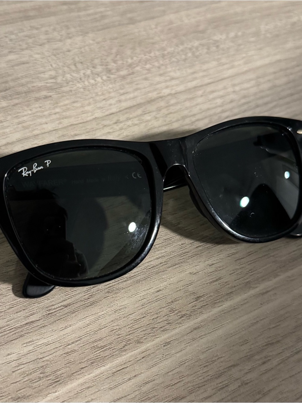 Ray-Ban Wayfarer Black Polarized Sunglasses Temple